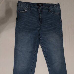 Jordache Light Stretch Medium Wash Straight Legged Jeans Size 18